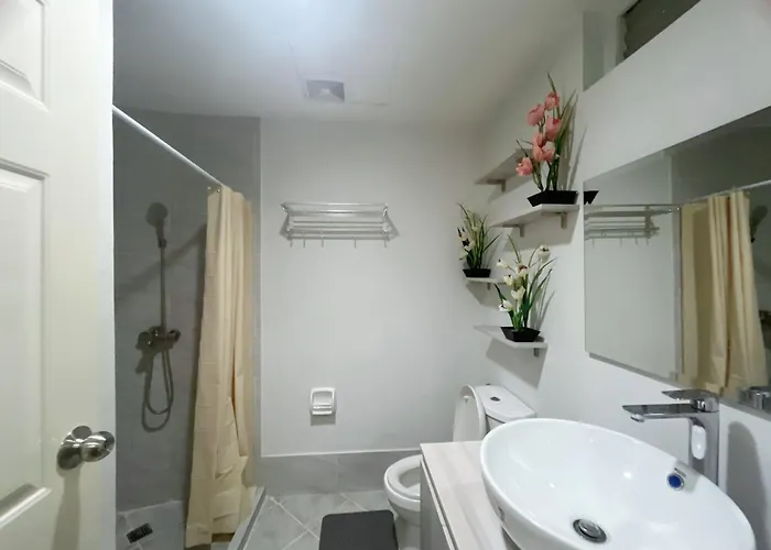 Unit Near Mactan Airport With Pool, Gym, Free Wifi, And Netflix Aparthotel Lapu-Lapu City