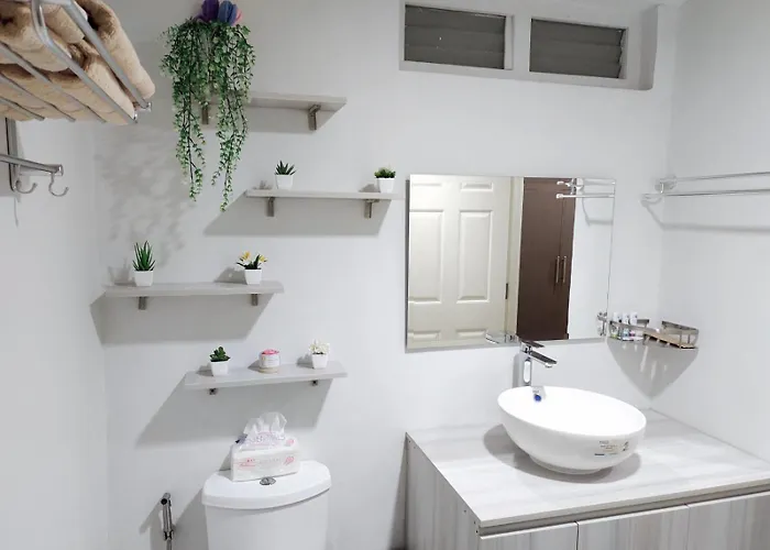 Aparthotel Unit Near Mactan Airport With Pool, Gym, Free Wifi, And Netflix Lapu-Lapu City
