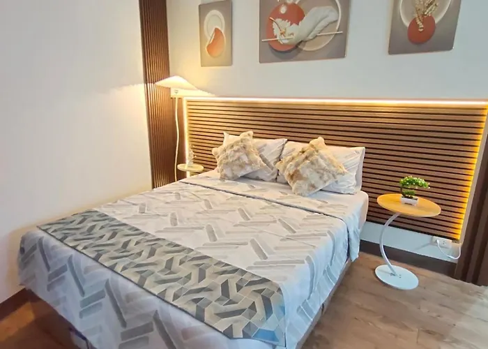 Unit Near Mactan Airport With Pool, Gym, Free Wifi, And Netflix 4*