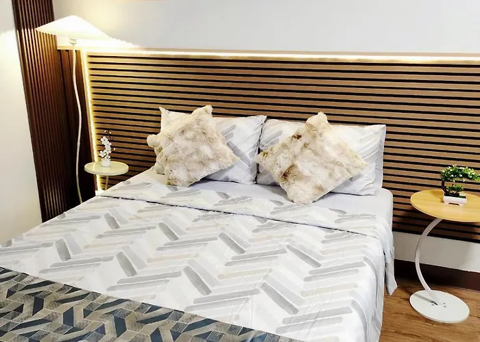 Unit Near Mactan Airport With Pool, Gym, Free Wifi, And Netflix Aparthotel